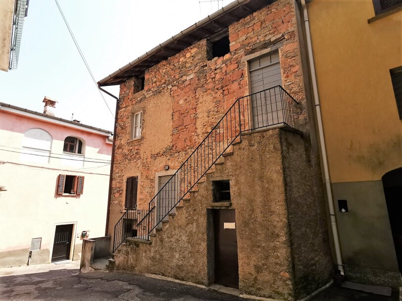CAVAGNANO, PORZIONE DI CASA CON ACCESSORI-1