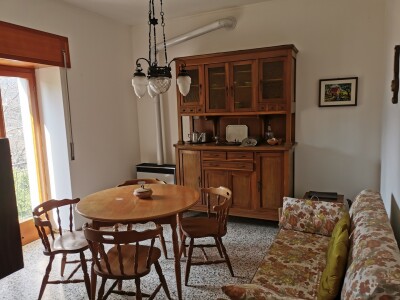 BESANO, DUE CASE INDIPENDENTI CON TERRENO