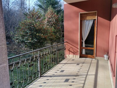 CUASSO AL MONTE, VILLA BIFAMILIARE