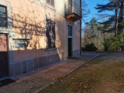 CUASSO AL MONTE, TRILOCALE CON BOX-15