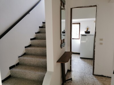 BESANO, DUE CASE INDIPENDENTI CON TERRENO