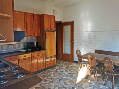 CUASSO AL MONTE, VILLA BIFAMILIARE