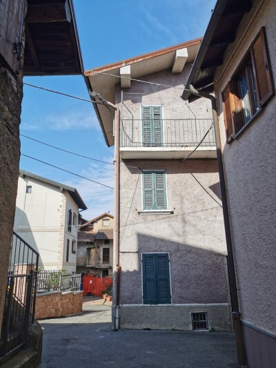 CUASSO AL MONTE, PORZIONE DI CASA