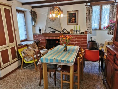 CUASSO AL MONTE, PORZIONE DI CASA