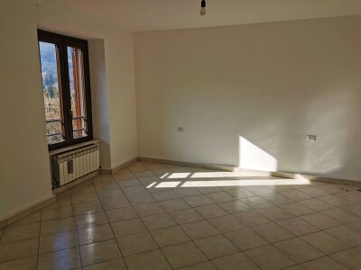 ARCISATE, VILLA BIFAMILIARE