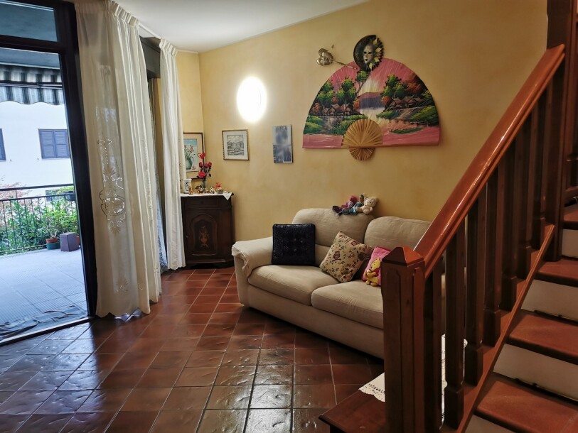 INDUNO OLONA, TRILOCALE SU DUE LIVELLI-20