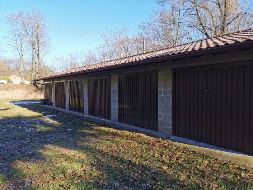 CUASSO AL MONTE, TRILOCALE CON BOX-19