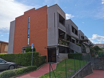 INDUNO OLONA, TRILOCALE SU DUE LIVELLI