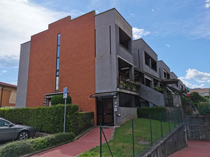 INDUNO OLONA, TRILOCALE SU DUE LIVELLI-21