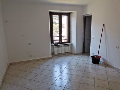 ARCISATE, VILLA BIFAMILIARE