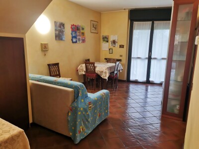 INDUNO OLONA, TRILOCALE SU DUE LIVELLI