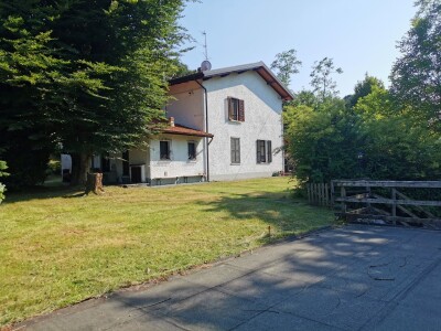 ARCISATE, VILLA BIFAMILIARE