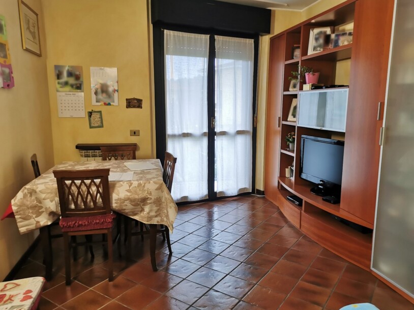 INDUNO OLONA, TRILOCALE SU DUE LIVELLI-4