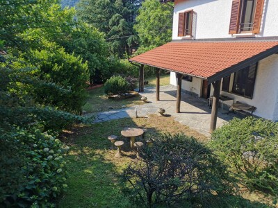 ARCISATE, VILLA BIFAMILIARE