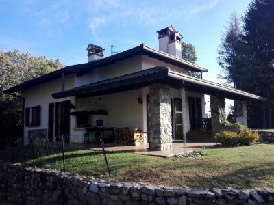 CUASSO AL MONTE, VILLA CON GIARDINO