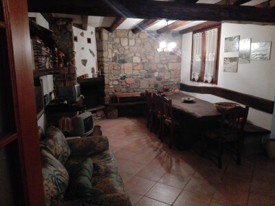 CUASSO AL MONTE, VILLA CON GIARDINO