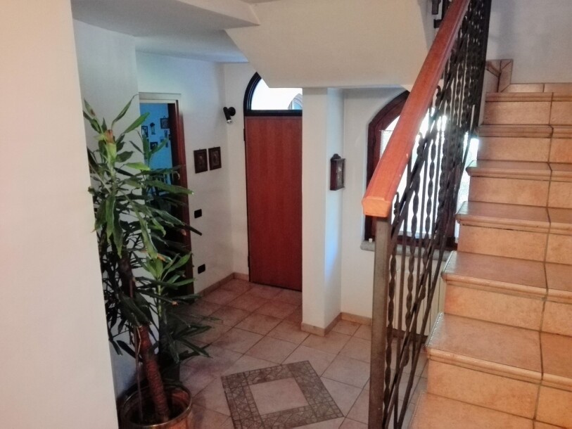 CUASSO AL MONTE, VILLA CON GIARDINO-12
