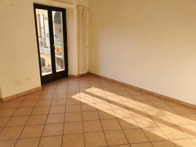 INDUNO OLONA, BILOCALE CON BOX