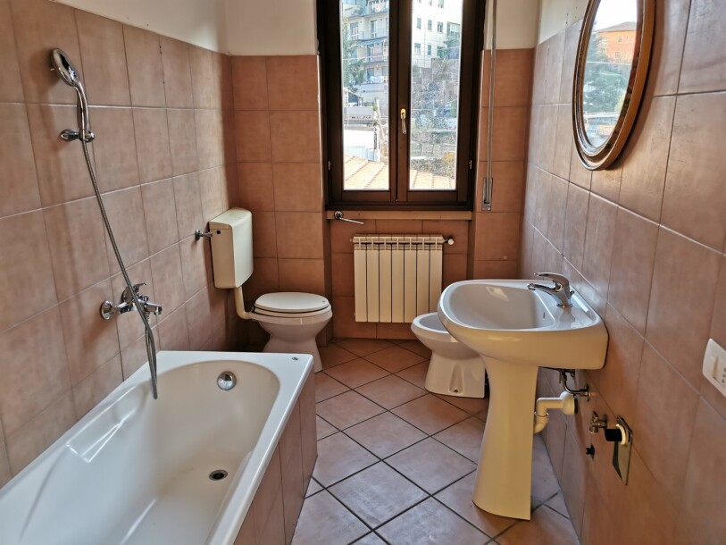 INDUNO OLONA, BILOCALE CON BOX-9