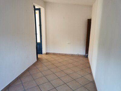 INDUNO OLONA, BILOCALE CON BOX
